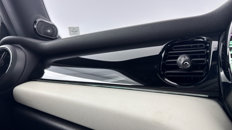 MINI Hatchback 135kW Cooper S Level 3 33kWh 3dr Auto Electric Hatchback